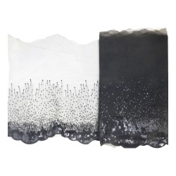 Δαντέλα γαλλική σαντιγί σε χρώμα μαύρο με παγιέτες 34 cm 