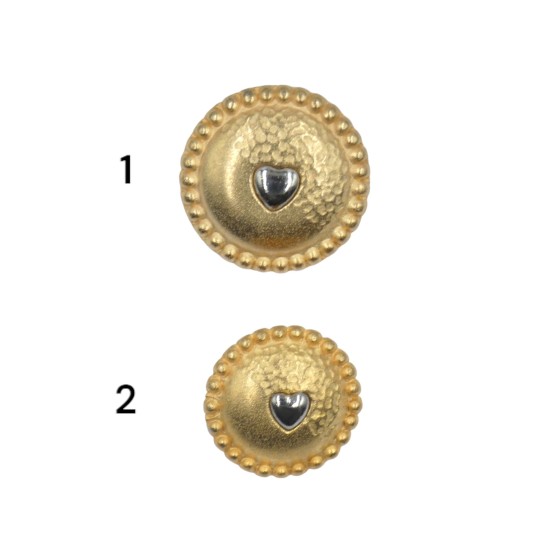 Κουμπί χρυσό μεταλλικό με λεπτομέρεια καρδιάς στο κέντρο ()