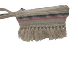Υφασμάτινο τσαντάκι εκρου στυλ μποχο με τρίχρωμη τρέσα ρεγιόν και βαμβακερό κρόσσι 14x19 cm