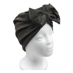 Τυρμπάν λαδί με υφή κροκόδειλο και φιόγκο Τυρμπάν λαδί με υφή κροκόδειλο και φιόγκο