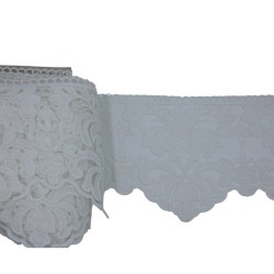 Δαντέλα γαλλική σαντιγί σε χρώμα λευκό 13 cm 