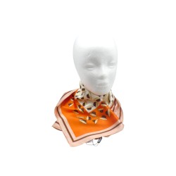 Μαντήλι σατέν με σχέδιο καπέλα 0,55 x 0.55