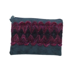 Σουέτ τσαντάκι μπλε ραφ με διακοσμητική μάλλινη πλεκτή τρέσα 20 x 30 cm