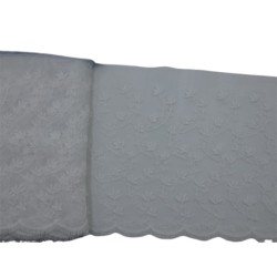 Δαντέλα φαρδιά σαντιγί κεντημένη  15cm 