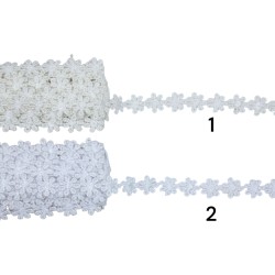 Κυπούρ μοτίφ λουλούδι σε λευκό και εκρού 1cm Κυπούρ μοτίφ λουλούδι σε λευκό και εκρού 1cm