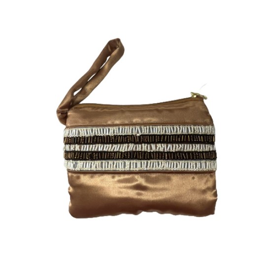 Σατέν τσαντάκι χρυσαφή με διακοσμητική τρέσα χάντρες  ()