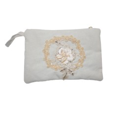 Υφαμσατινο τσαντακι με ραφτώ μοτίφ λουλούδι λευκο 20x30 