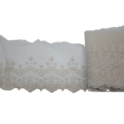 Εντυπωσιακή φαρδιά ανάγλυφη δαντέλα σε χρώμα μπεζ-πουρού 19 cm