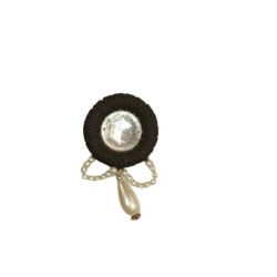 Ραφτό μοτίφ με διακοσμητικές πέρλες Ραφτό μοτίφ με διακοσμητικές πέρλες