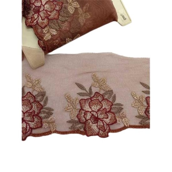 Δαντέλα σαντιγύ με κέντημα 13cm ()