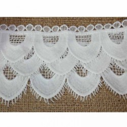 Κυπούρ δαντέλα με τρεις σειρές βολάν 9cm