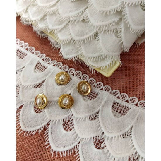 Κυπούρ δαντέλα με τρεις σειρές βολάν 9cm ()