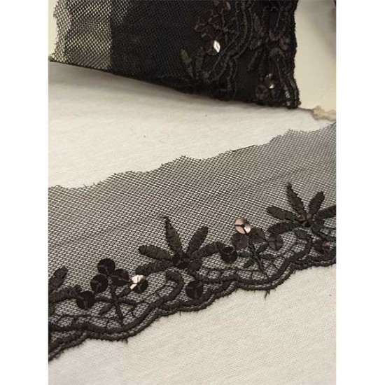 Δαντέλα γαλλική σαντιγί με παγιέτα 6,5cm ()